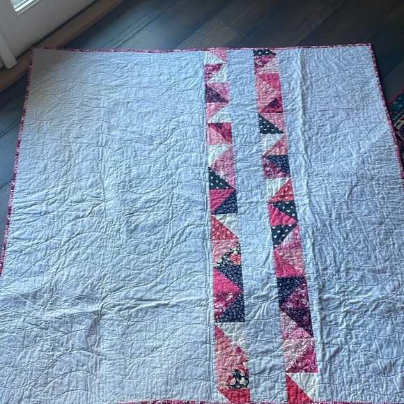 Handmade Chandelier Quilt Throw Blanket White Black Pink Red  (DOG NOT INCLUDED) - Picture 7 of 12